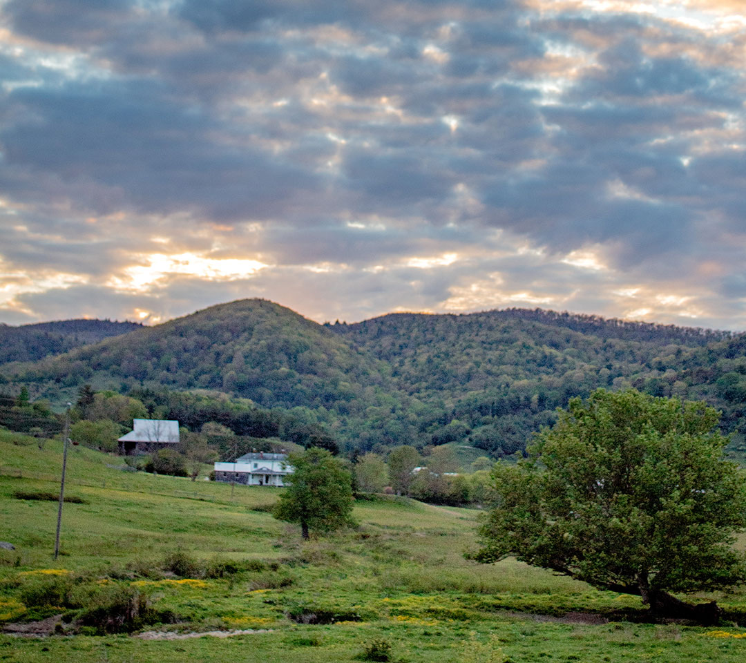 West Virginia mountains highlighting common mistakes to avoid when selling mineral rights.